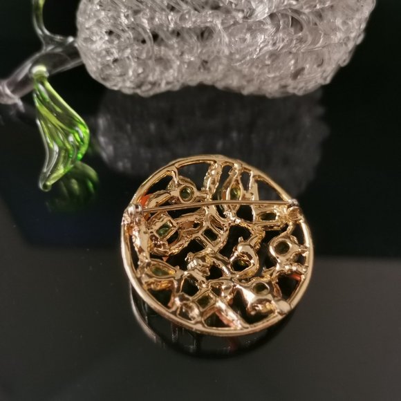 Vintage Faux Coral, Green Peridot Lucite Brooch Pin - Picture 5 of 5